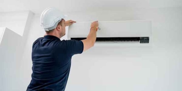 technician-cleans-air-conditioner-system-modern-apartment_179755-26186 (1)